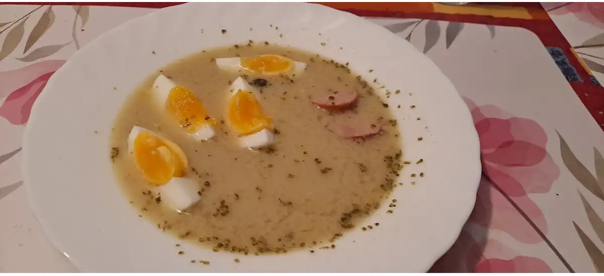Żurek - tradycyjna zupa na wielkanoc. Jak go ugotować?