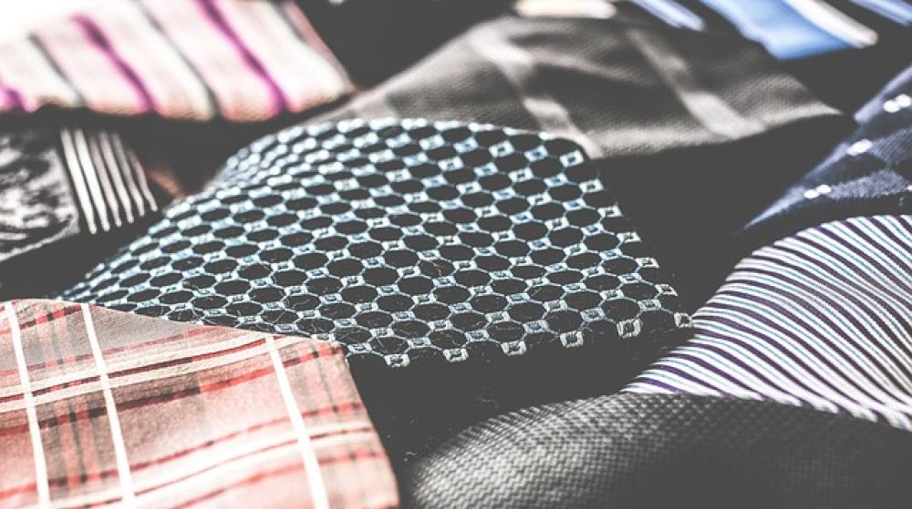 Moda dla CEO: Najmodniejsze kolory tego sezonu, które emanują profesjonalizmem