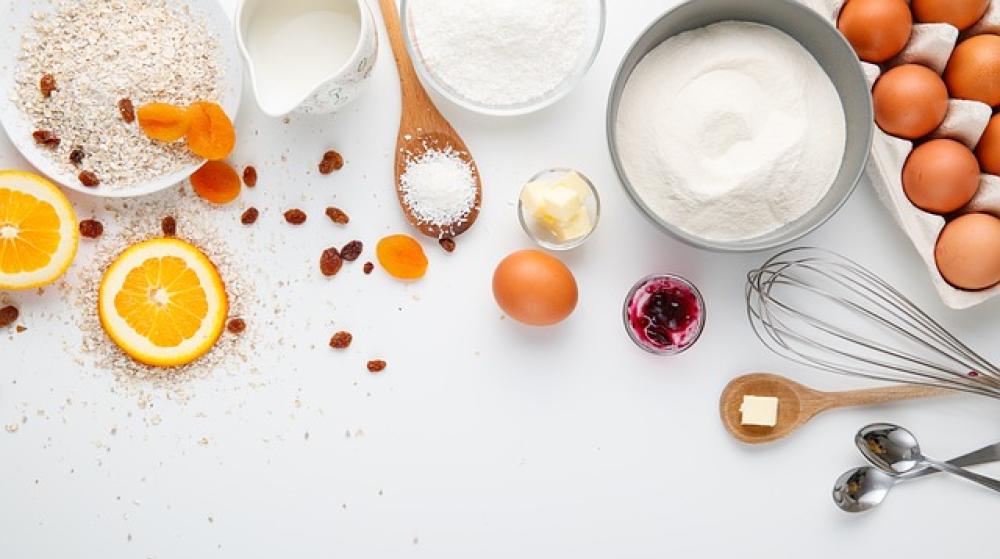 Kuchenne Triki i Lifehacki: Ułatwienia dla Pasjonujących się Gotowaniem