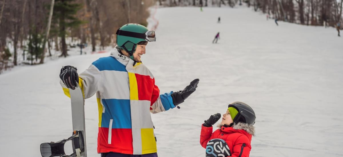 Pierwsze kroki na snowboardzie – obozy, które uczą i bawią
