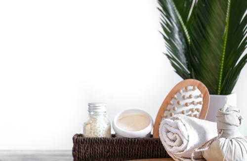 Wieczorny rytuał „Everything Shower”. Jak zmienić zwykły prysznic w luksusowe domowe SPA, które zmyje z Ciebie cały stres?