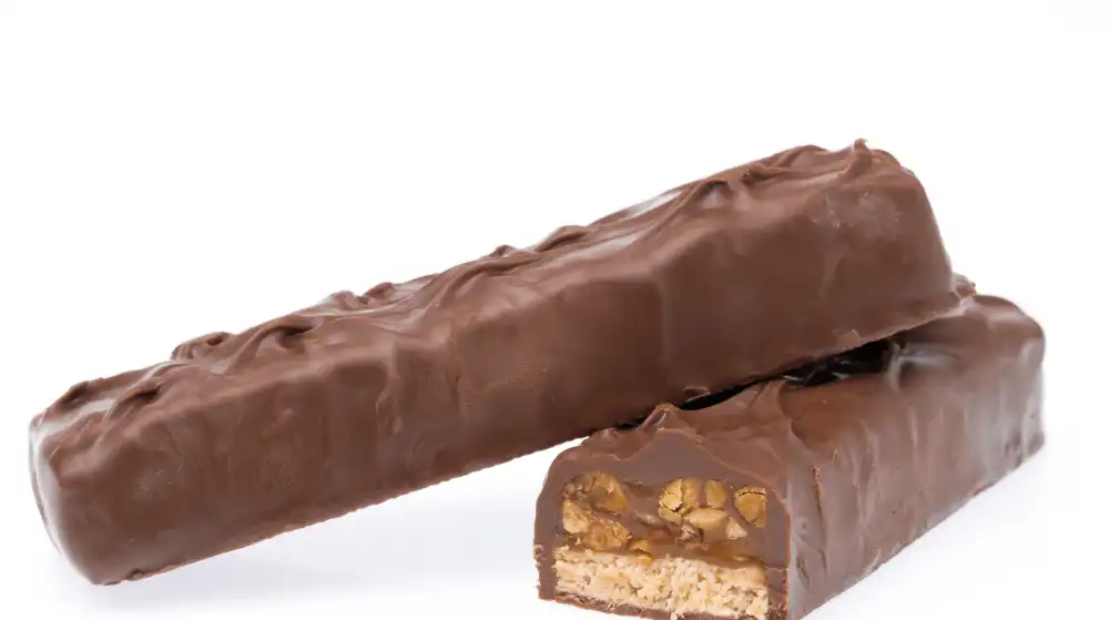 Domowy Snickers bez pieczenia – prosty przepis na pyszny deser!