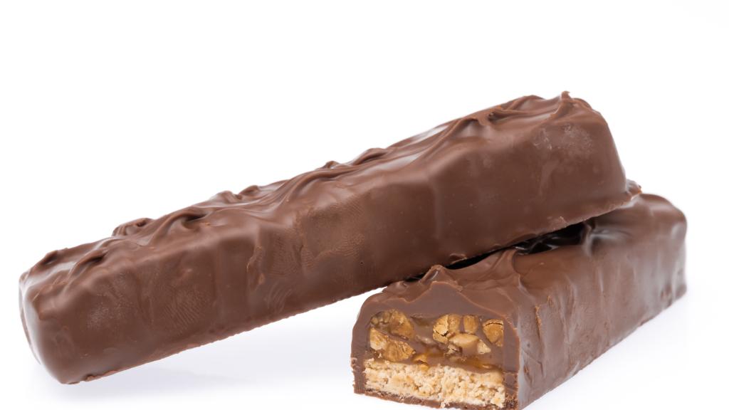 Domowy Snickers bez pieczenia – prosty przepis na pyszny deser!
