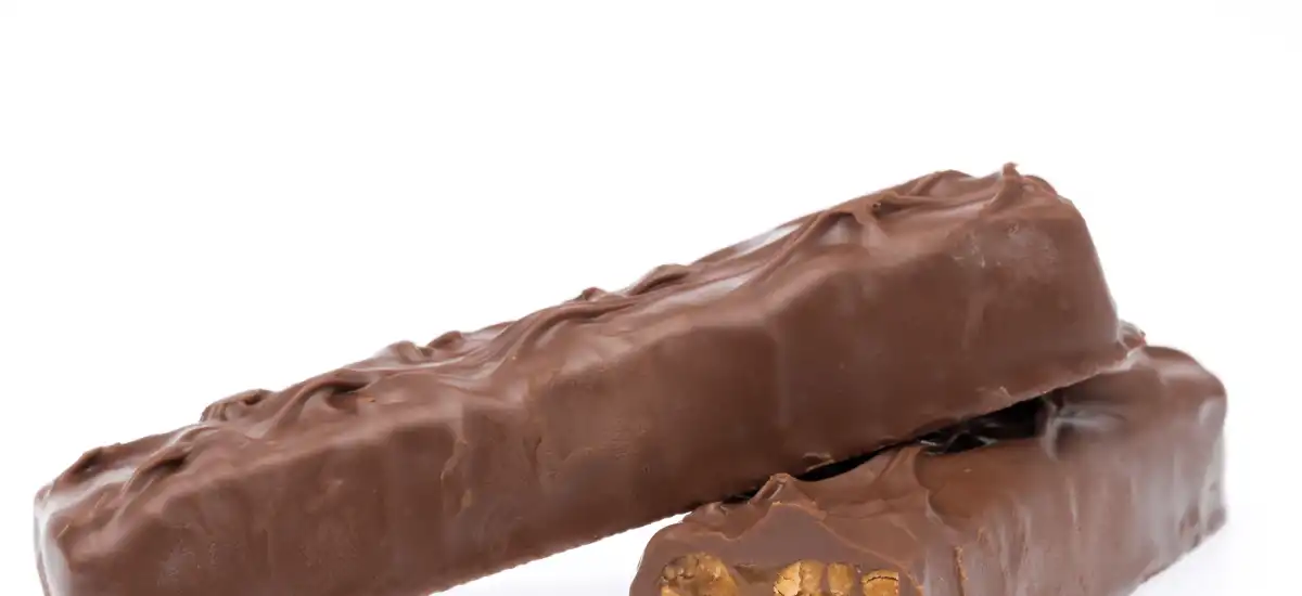 Domowy Snickers bez pieczenia – prosty przepis na pyszny deser!