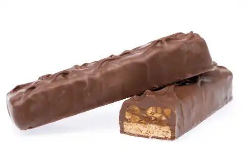 Domowy Snickers bez pieczenia – prosty przepis na pyszny deser!