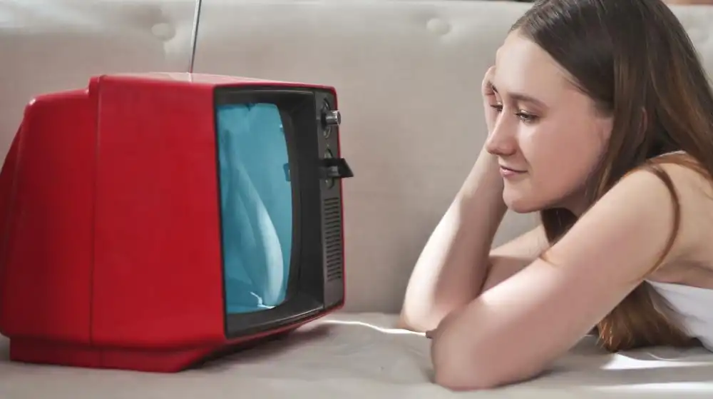 Filmowe retro: powrót stylu lat 80. i 90. w kinie i modzie