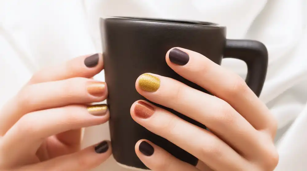 Modne paznokcie jesień 2024: Inspiracje na stylowy manicure