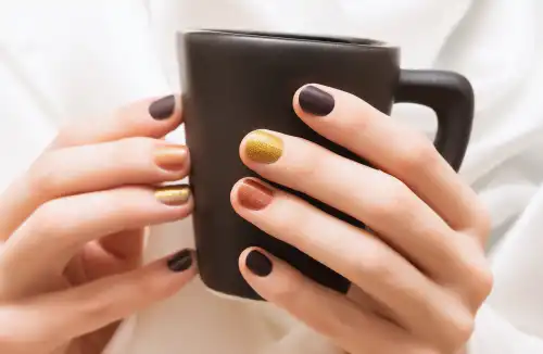 Modne paznokcie jesień 2024: Inspiracje na stylowy manicure