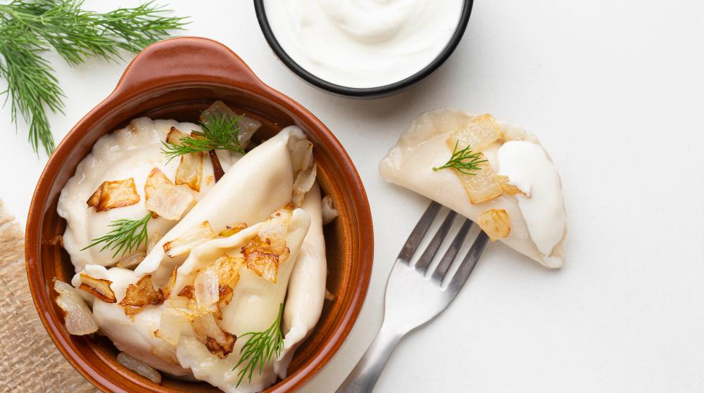\"Pierogi Wigilijne z Kapustą i Grzybami: Tradycyjna Rozkosz na Świątecznym Stole