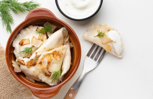 \"Pierogi Wigilijne z Kapustą i Grzybami: Tradycyjna Rozkosz na Świątecznym Stole
