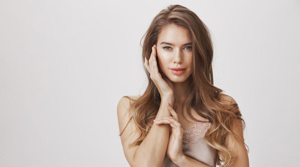 Wrastające włoski po goleniu – skąd się biorą i jak skutecznie pozbyć się problemu?