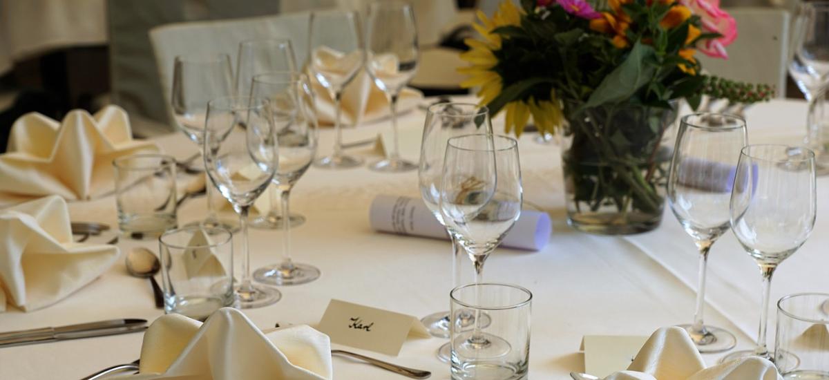 Savoir-vivre przy stole. Zasady, które powinieneś znać.