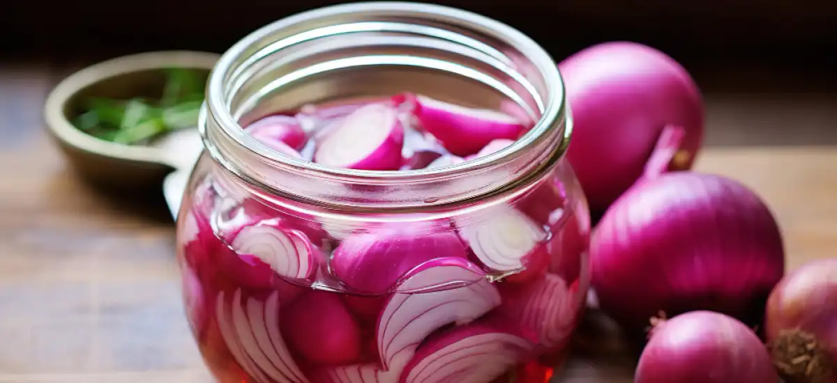 Aromatyczny Rarytas: Jak Zrobić Domowe Marynowane Cebulki o Wyjątkowym Smaku