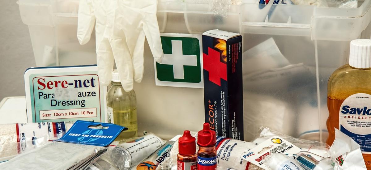 Czego potrzebujemy w naszej apteczce na wyjazd z dzieckiem?