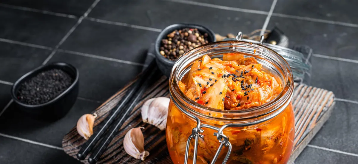 Fermentowane sałatki i kimchi bowl – zdrowie i smak 2 w 1