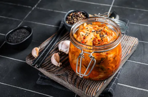 Fermentowane sałatki i kimchi bowl – zdrowie i smak 2 w 1