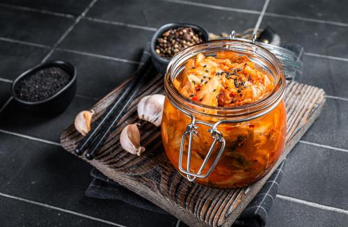 Fermentowane sałatki i kimchi bowl – zdrowie i smak 2 w 1