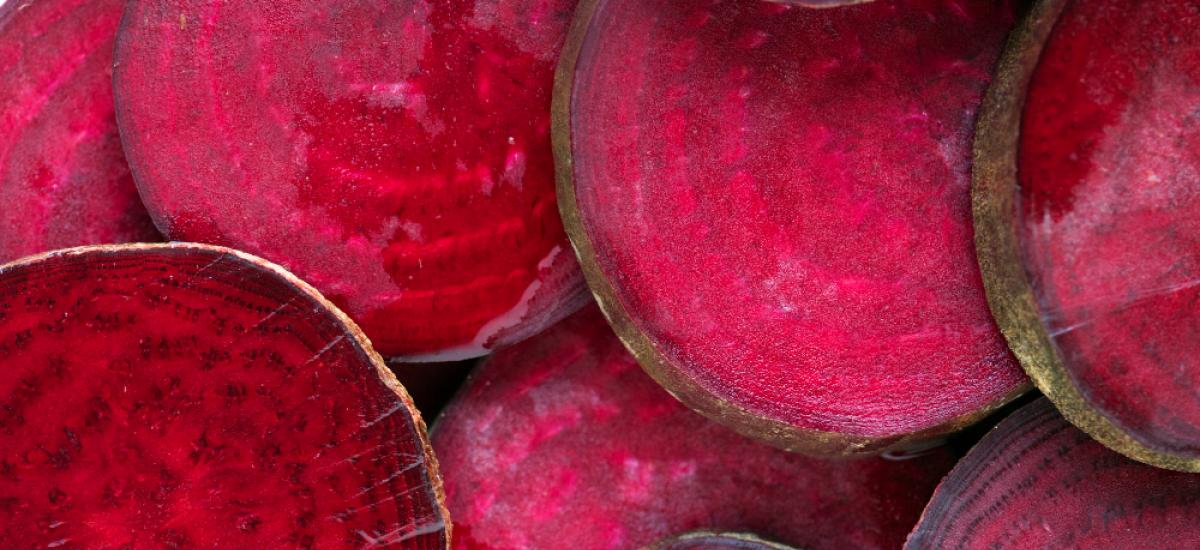 Symbolika Potraw Wigilijnych: Energetyczne Ładowanie z Ćwikłą i Barszczem\"