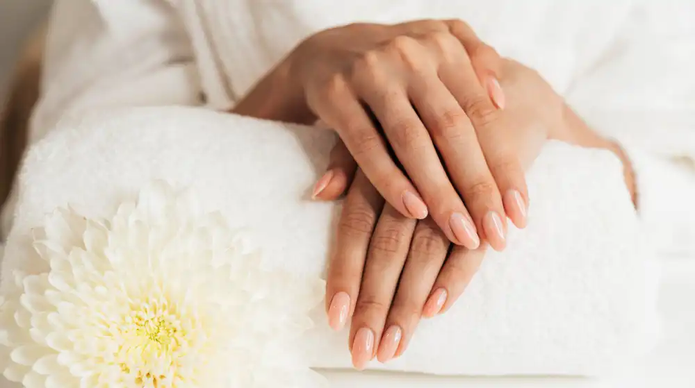 Jak wykonać manicure w domowych warunkach