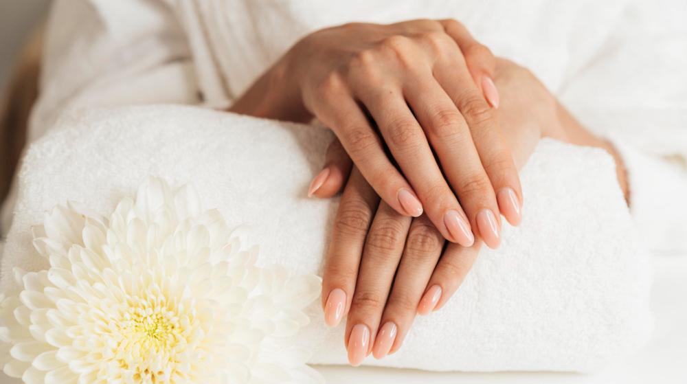 Jak wykonać manicure w domowych warunkach