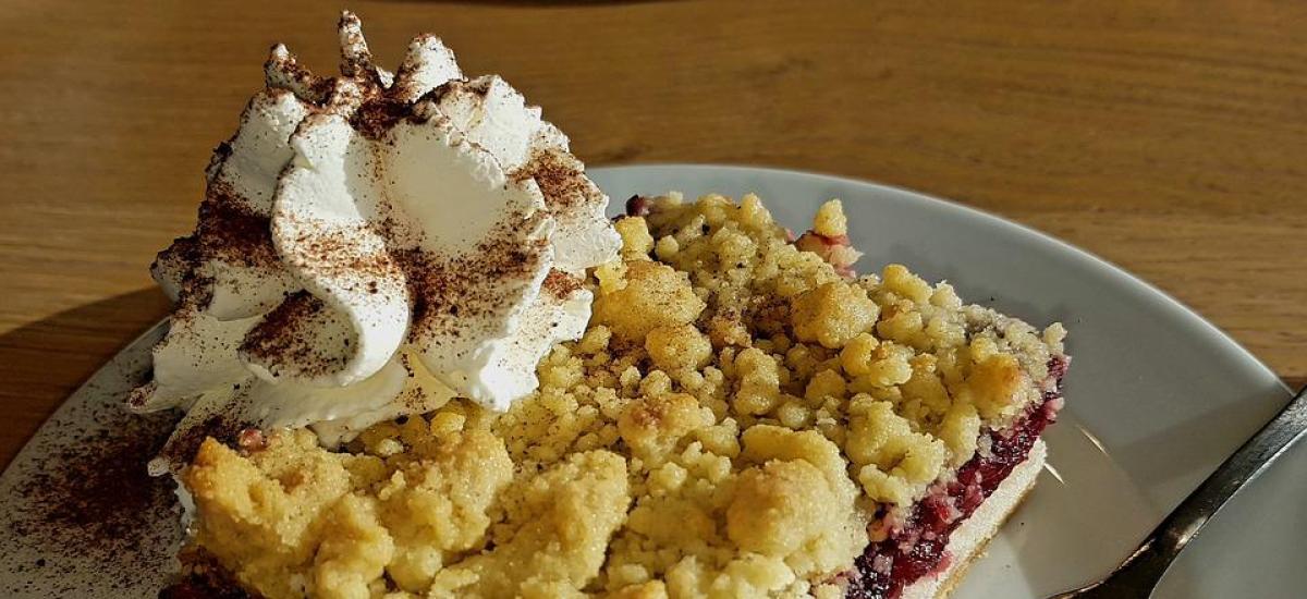 Owocowe crumble, czyli ulubione owoce pod kruszonką