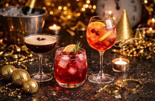 Drinki sylwestrowe – najlepsze przepisy na efektowne koktajle na Sylwestra
