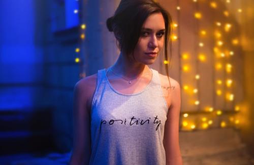 Top 5 wiosennych T – shirtów. Które modele warto mieć w swojej szafie? 